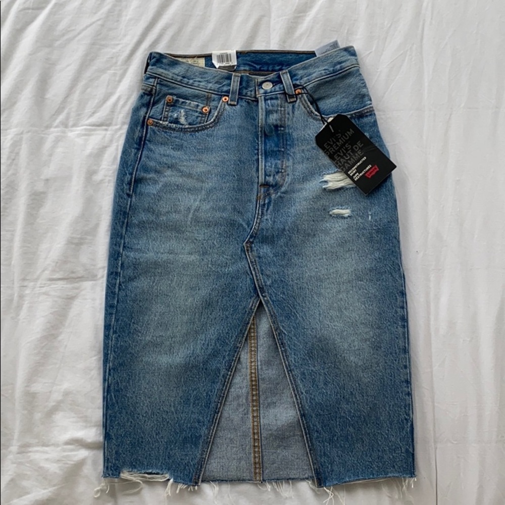 Levi’s denim Skirt (size 25)